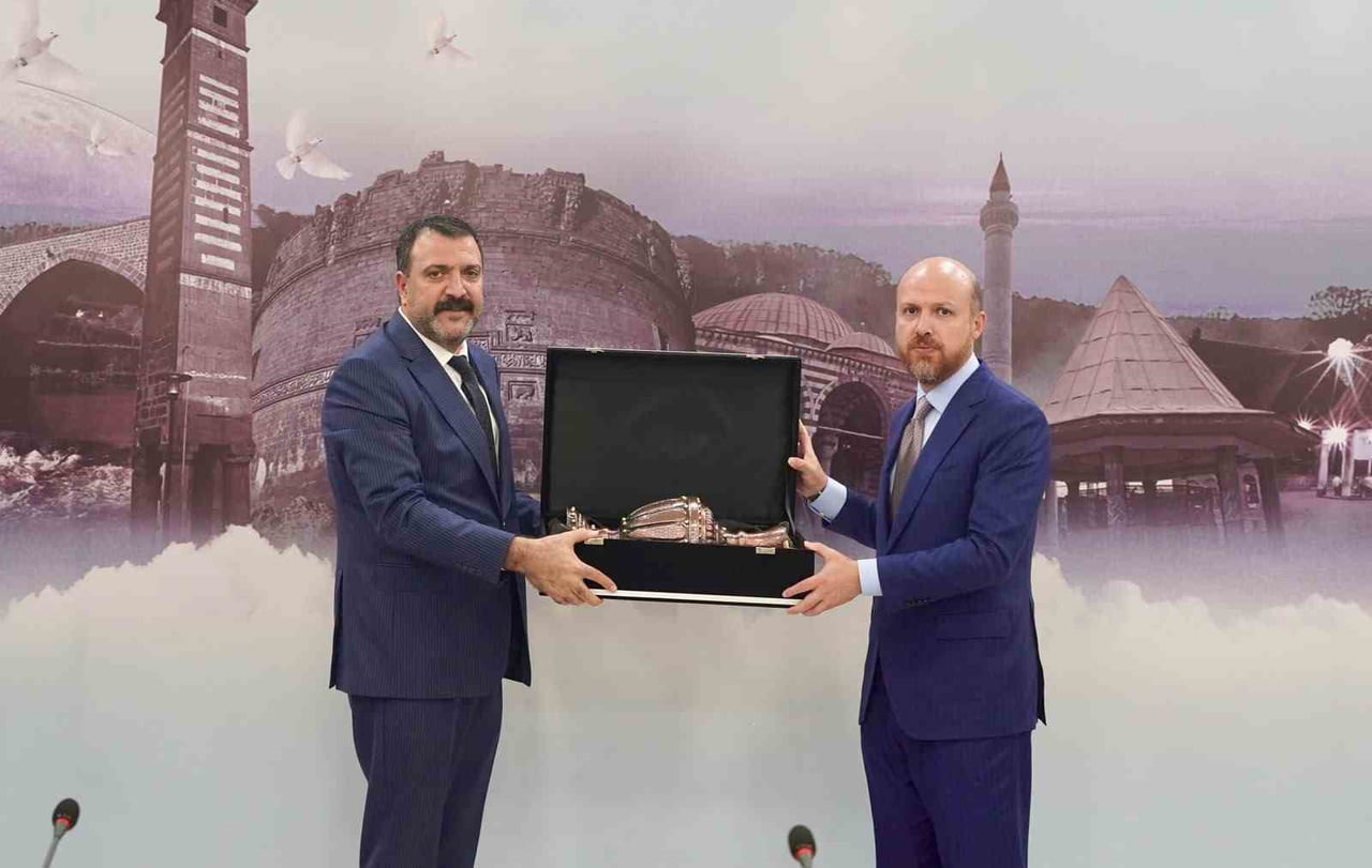 DİYARBAKIR OSB YÖNETİM KURULU BAŞKANI MUSTAFA FİDAN VE TÜRKİYE GÖNÜLLÜ TEŞEKKÜLLER VAKFI (TGTV)...