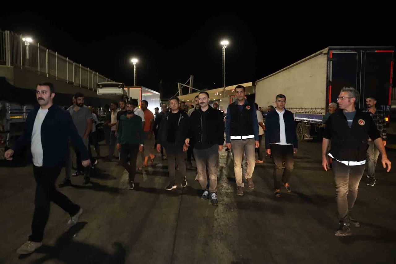 DOĞUBAYAZIT KAYMAKAMI AYVAT’TAN GÜRBULAK GÜMRÜK MÜDÜRLÜĞÜ’NDE GECE DENETİMİ