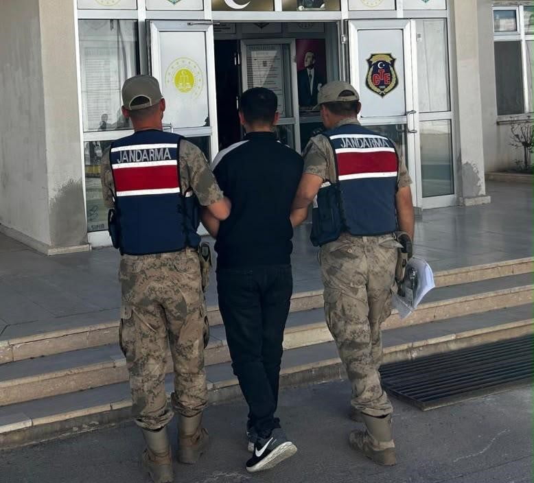 DOLANDIRICILIK SUÇUNDAN ARANAN ŞAHIS YAKALANDI