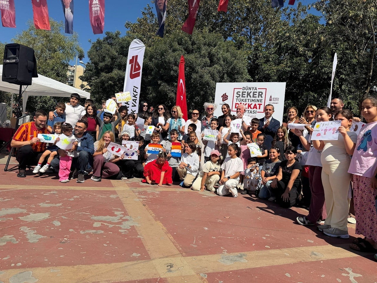 DÜNYA ŞEKER TÜKETİMİNE DİKKAT HAFTASI KAPSAMINDA, 'HAYATIN DENGESİ SENİN ELİNDE' TEMASIYLA...