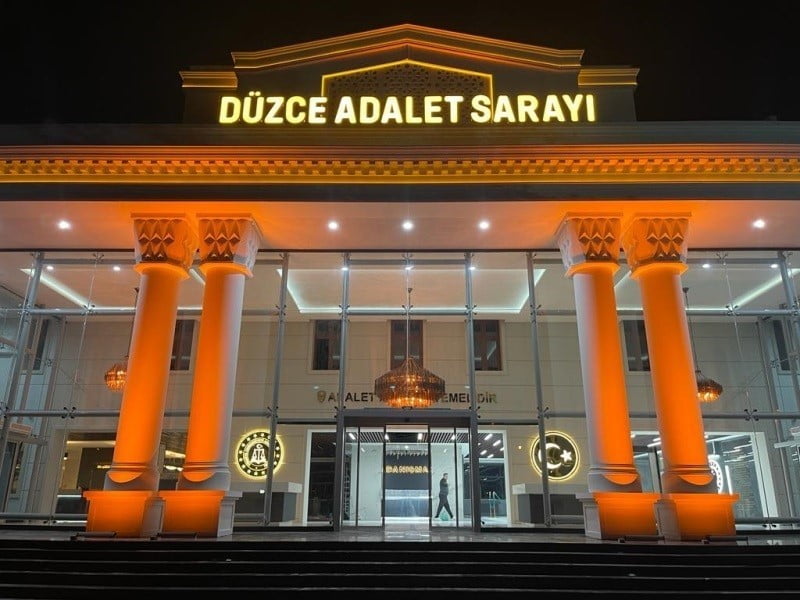 DÜZCE'DE POLİS VE JANDARMA EKİPLERİ TARAFINDAN YAPILAN DENETİMLERDE 15 BİN KİŞİ TEK TEK...