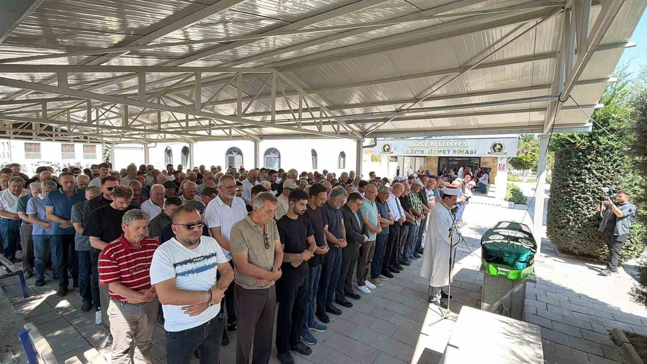 DÜZCE BASIN CAMİASINDAN GAZETECİ HARUN CAN ŞERBETÇİ’NİN ANNESİ LEYLA ŞERBETÇİ, HAYATINI KAYBETTİ....