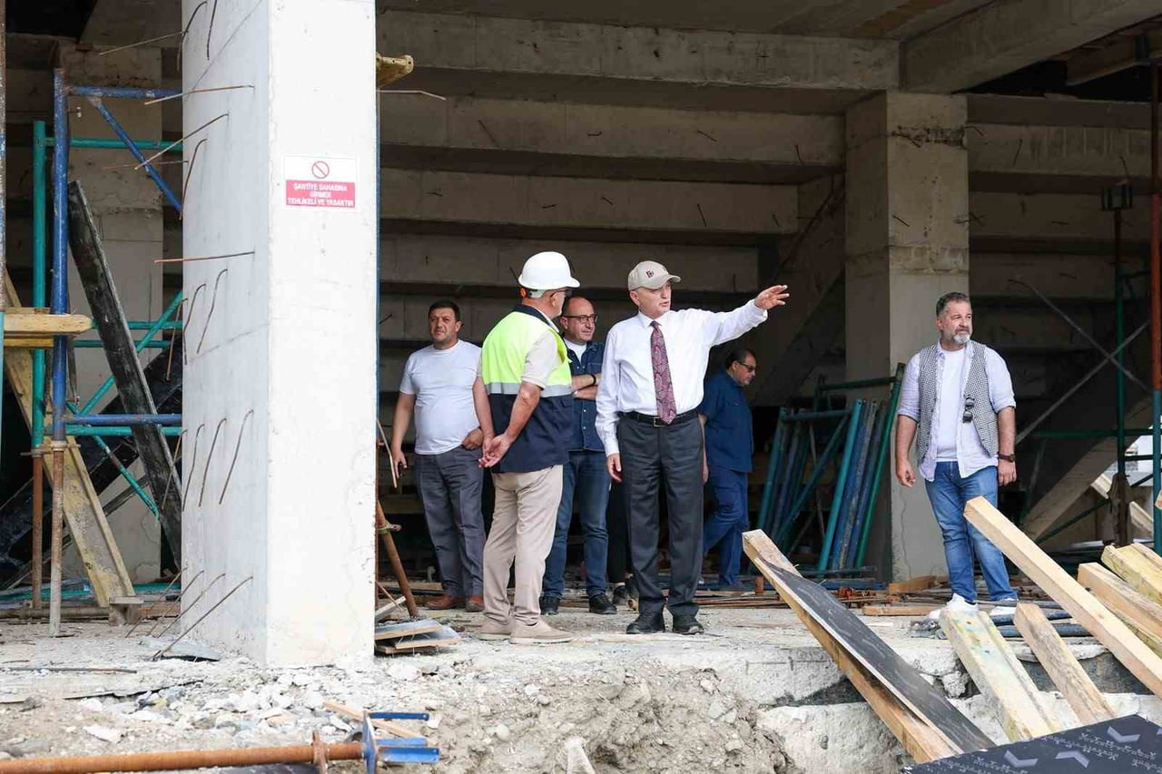 DÜZCE BELEDİYE BAŞKANI DR. FARUK ÖZLÜ’NÜN ÖNCÜLÜĞÜNDE, ŞEHRİN ÇEHRESİNİ DEĞİŞTİRECEK BÜYÜK...