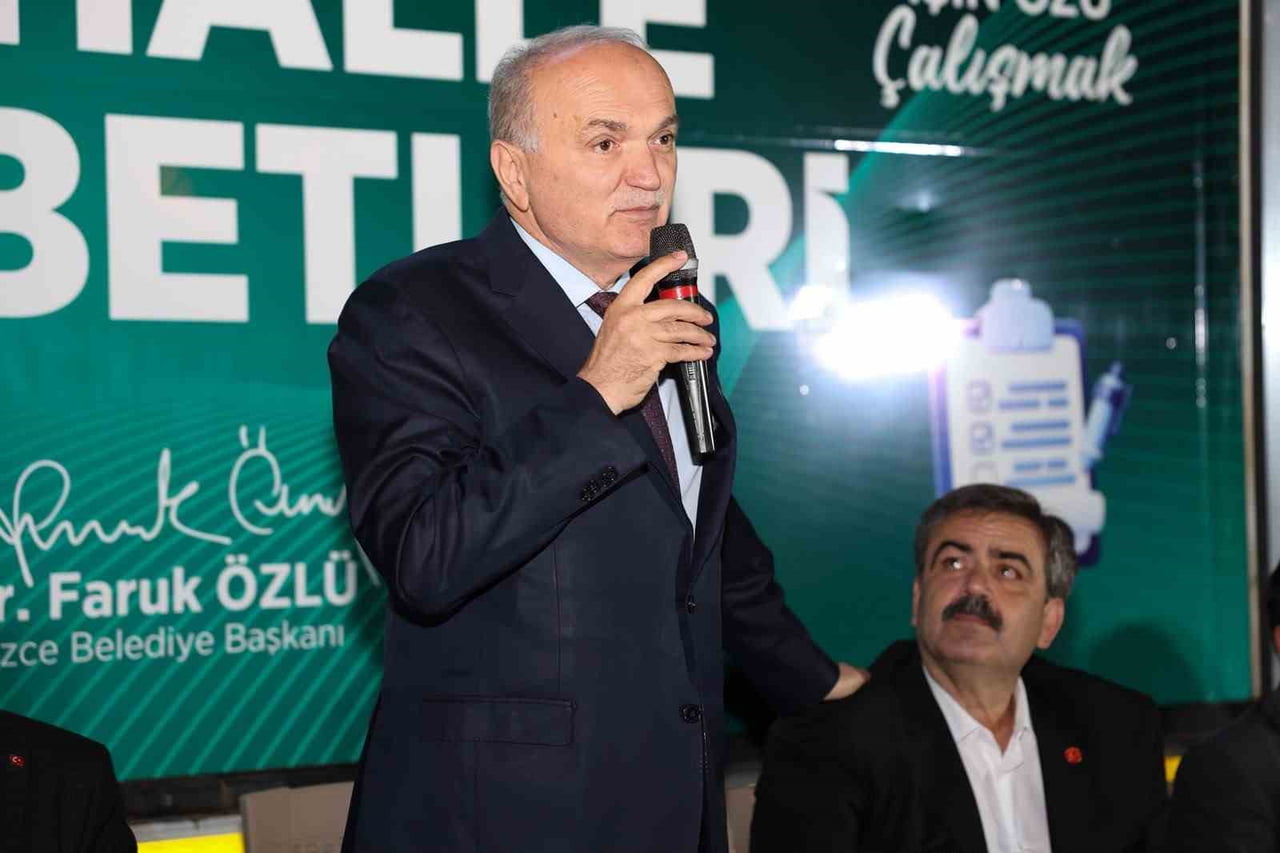 DÜZCE BELEDİYE BAŞKANI FARUK ÖZLÜ SORULARA YANIT VERDİ