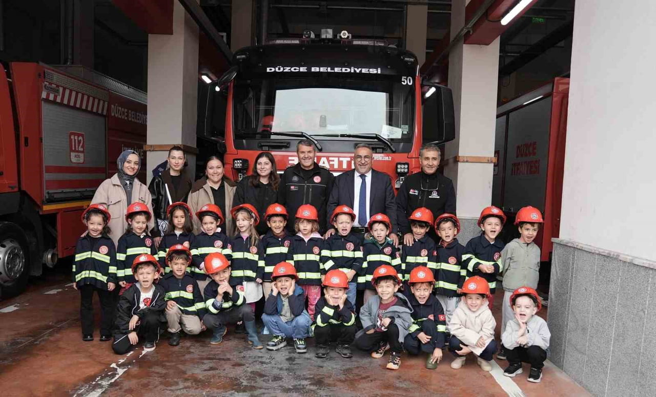 DÜZCE’DE EĞİTİM GÖREN ANAOKULU ÖĞRENCİLERİ İTFAİYE HAFTASI NEDENİYLE DÜZCE BELEDİYESİ İTFAİYE...