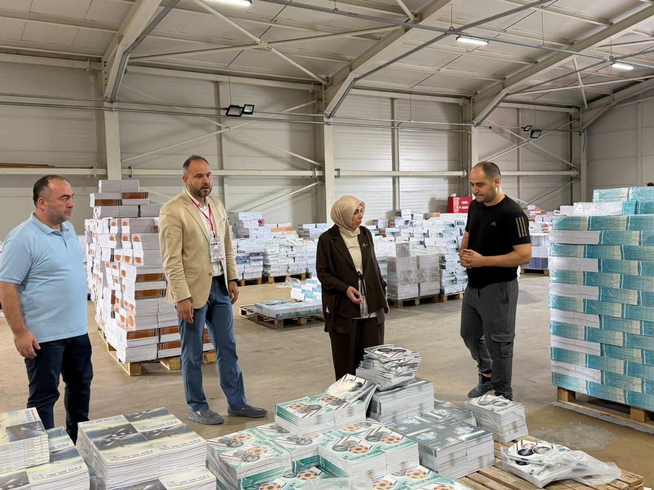 DÜZCE’DE YENİ EĞİTİM-ÖĞRETİM YILI ÖNCESİNDE ÖĞRENCİLERİN KULLANACAĞI DERS KİTAPLARININ DAĞITIM...