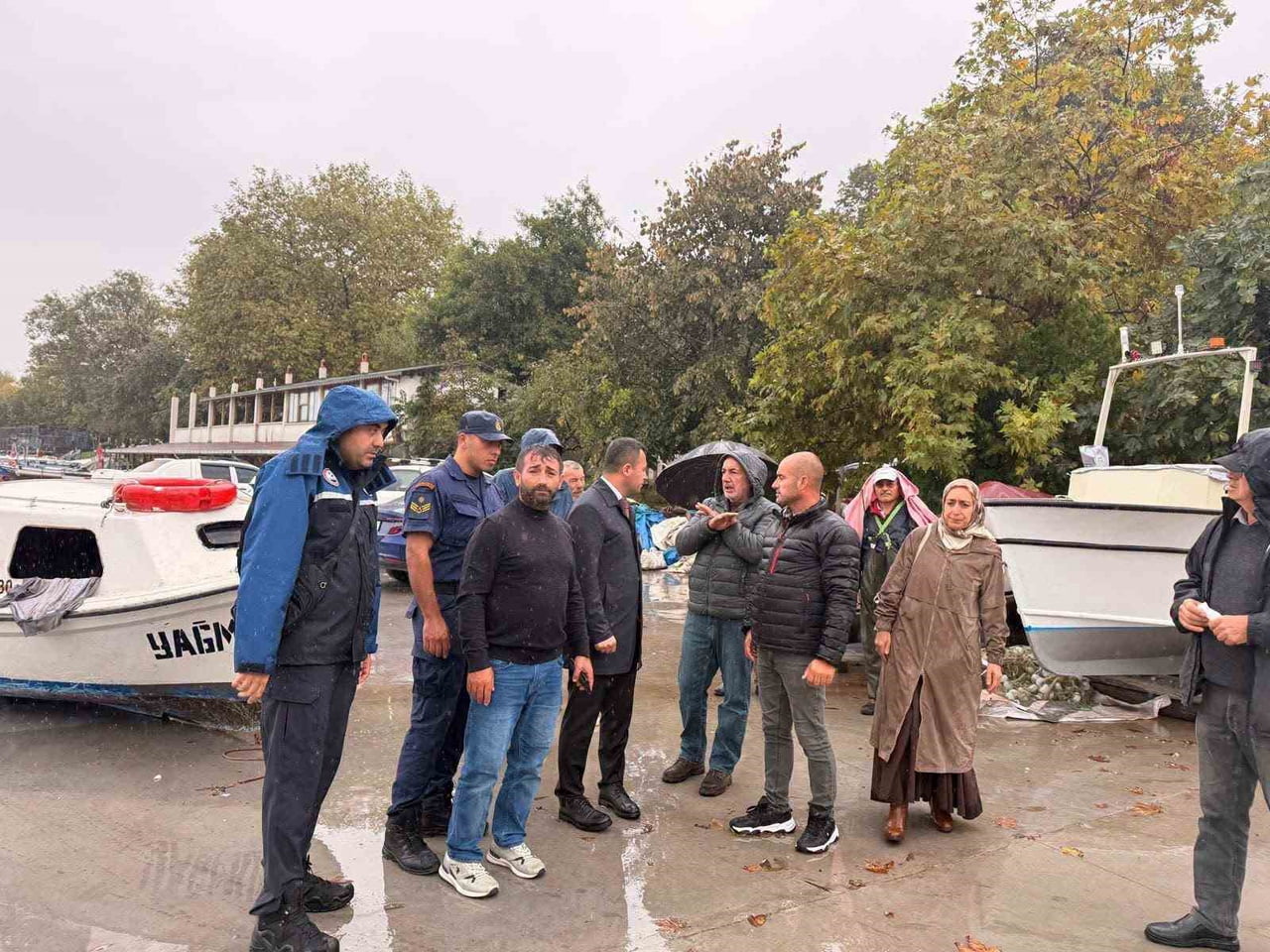 DÜZCE’NİN AKÇAKOCA İLÇESİNDE ETKİLİ OLAN ŞİDDETLİ YAĞIŞ VE FIRTINANIN ARDINDAN BALIKÇI...