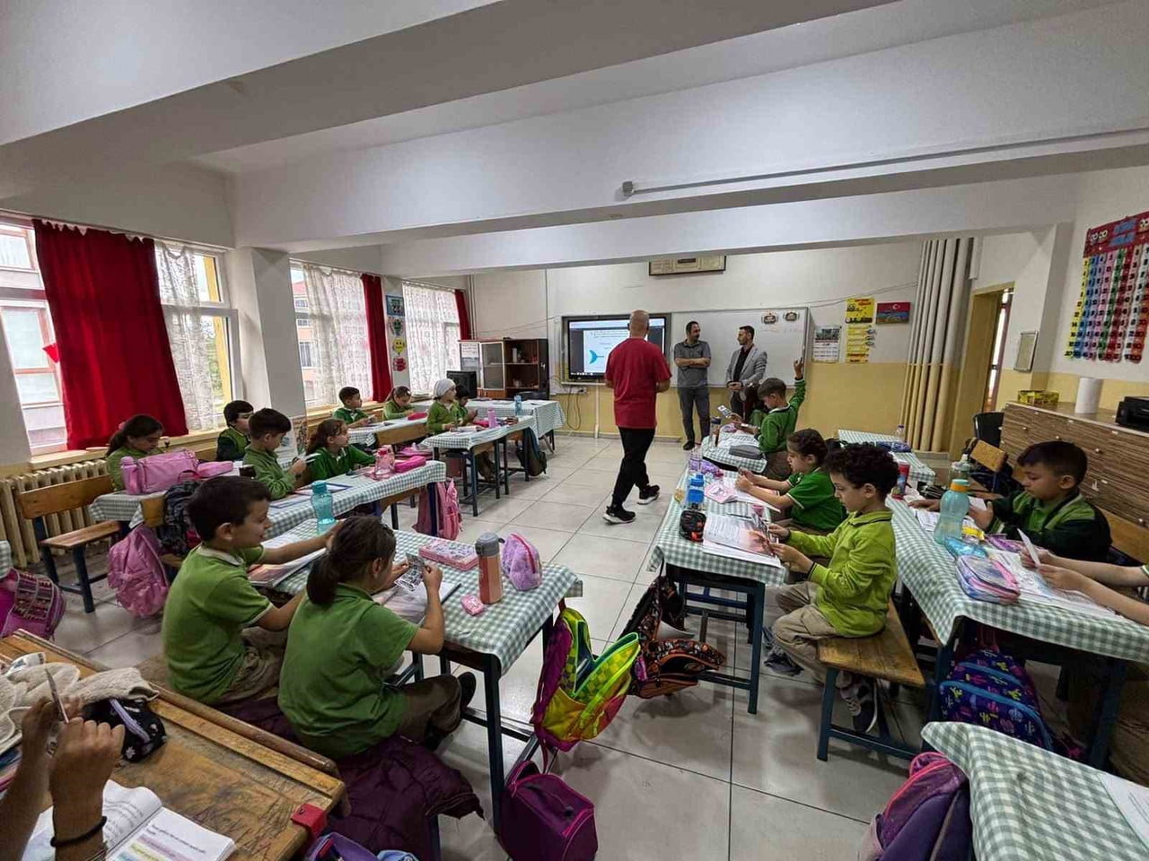 DÜZCE’NİN CUMAYERİ İLÇESİNDE ÇOCUKLARIN SPORLA DAHA ERKEN YAŞTA TANIŞMASINI SAĞLAMAK AMACIYLA KIŞ...