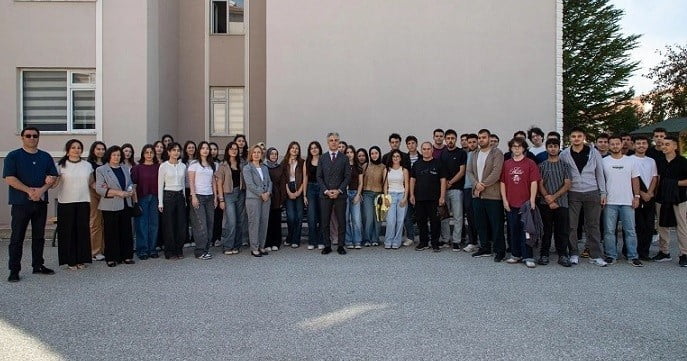 EBYÜ REKTÖRÜ KUYRUKLUYILDIZ, TIP FAKÜLTESİ ÖĞRENCİLERİYLE BULUŞTU