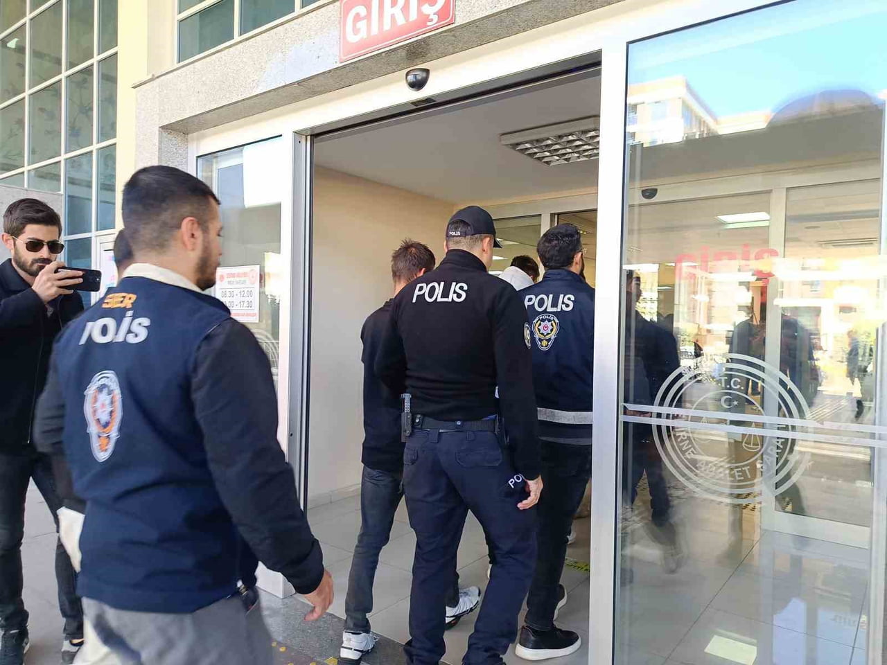 EDİRNE'DE YASA DIŞI BAHİS SORUŞTURMASI KAPSAMINDA YAKLAŞIK 274 MİLYON 744 BİN 961 LİRALIK İŞLEM...