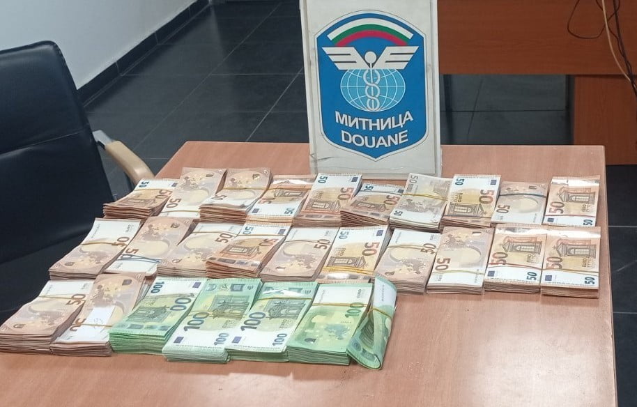 EDİRNE KAPIKULE KARŞISINDAKİ BULGARİSTAN'IN KAPİTAN ANDREEVO SINIR KAPISI'NDA GÜMRÜK EKİPLERİNCE...
