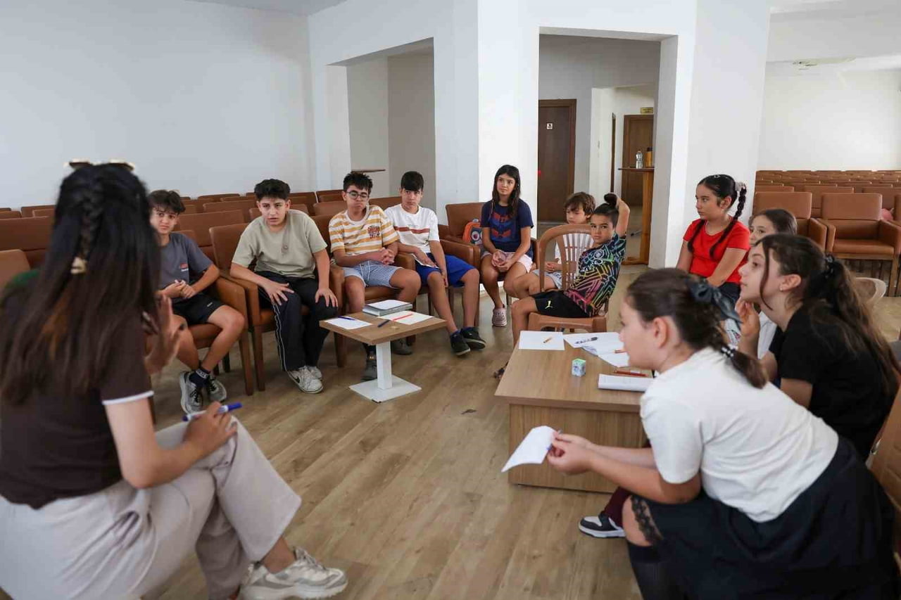 EFELER BELEDİYESİ, SOSYAL BELEDİYECİLİK ANLAYIŞIYLA HAYATA GEÇİRDİĞİ GENÇLİK MERKEZİ KURSLARIYLA...