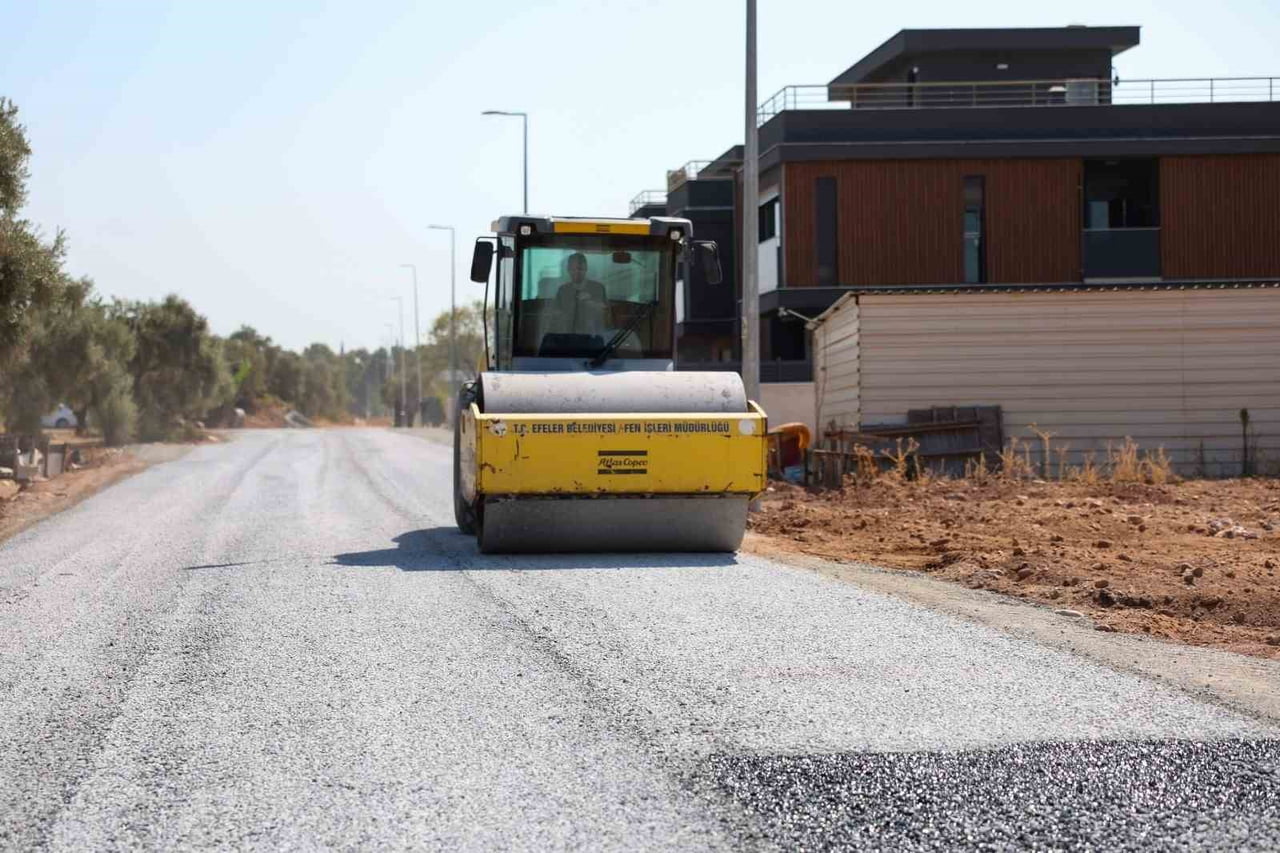 EFELER’DE YOL YENİLEME ÇALIŞMALARI SÜRÜYOR