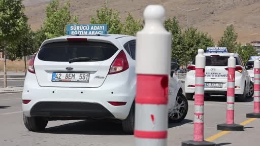 Ehliyet sınavlarında yeni dönem hazırlığı: "Amaç ezber değil, gerçek sürücülük...