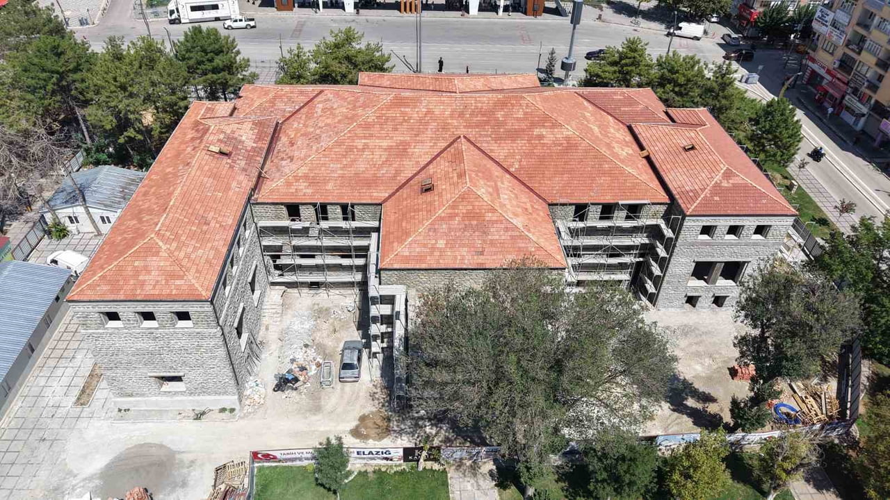ELAZIĞ BELEDİYESİ'NİN TARİHİ ÖĞRETMENEVİNDE YÜRÜTTÜĞÜ GÜÇLENDİRME VE RESTORASYON ÇALIŞMALARI TÜM...