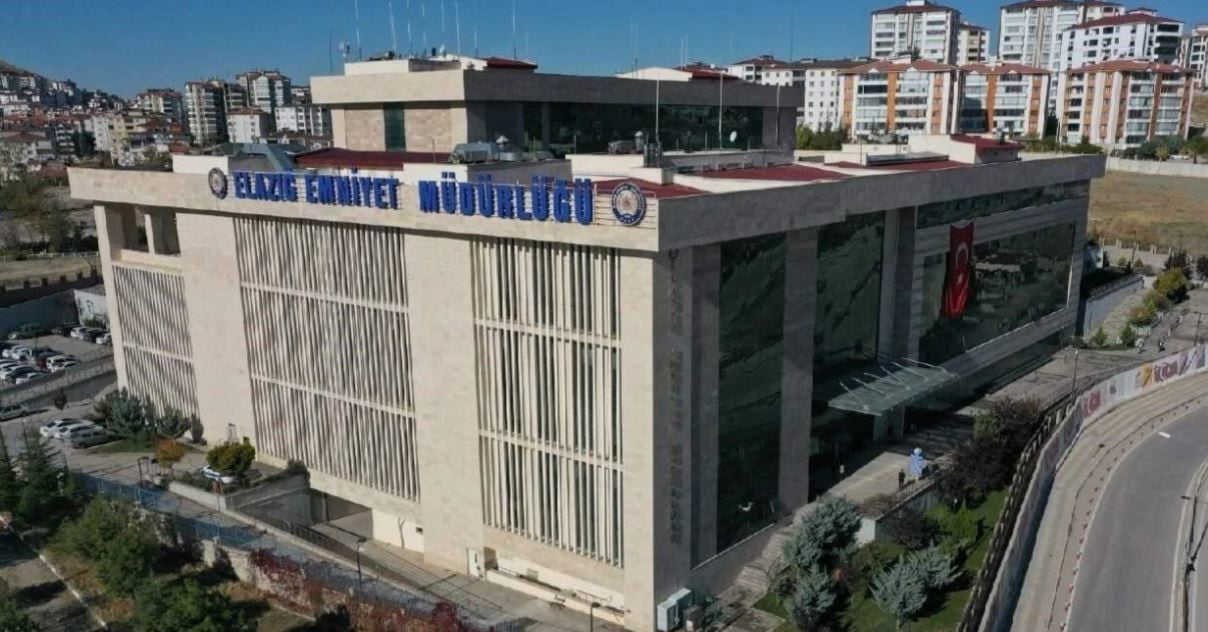 ELAZIĞ’DA DUR İHTARINA UYMAYAN MOTOSİKLET SÜRÜCÜSÜNE TOPLAM 4 MADDEDEN 326 BİN LİRA CEZA...