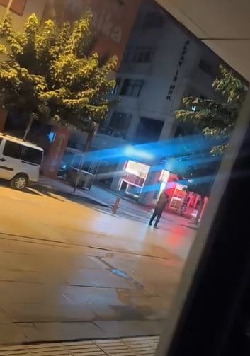 ELAZIĞ’DA HAVAYA AV TÜFEĞİYLE ATEŞ AÇAN ŞAHIS, POLİS EKİPLERİ TARAFINDAN YAKALANDI. O ANLAR CEP...