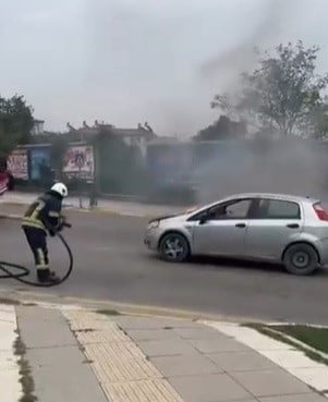 ELAZIĞ’DA SEYİR HALİNDEKİ BİR OTOMOBİLİN MOTOR KISMINDA ÇIKAN YANGIN, İTFAİYE EKİPLERİNİN HIZLI...