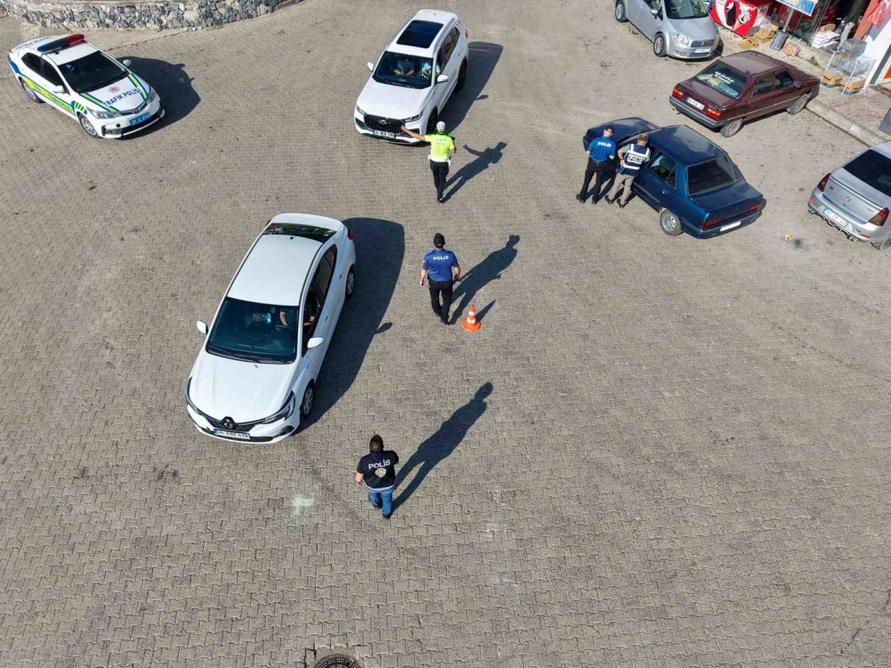 ELAZIĞ’IN ALACAKAYA İLÇESİNDE EMNİYET EKİPLERİ, HUZUR VE GÜVEN ORTAMININ DEVAMLILIĞINI SAĞLAMAK...