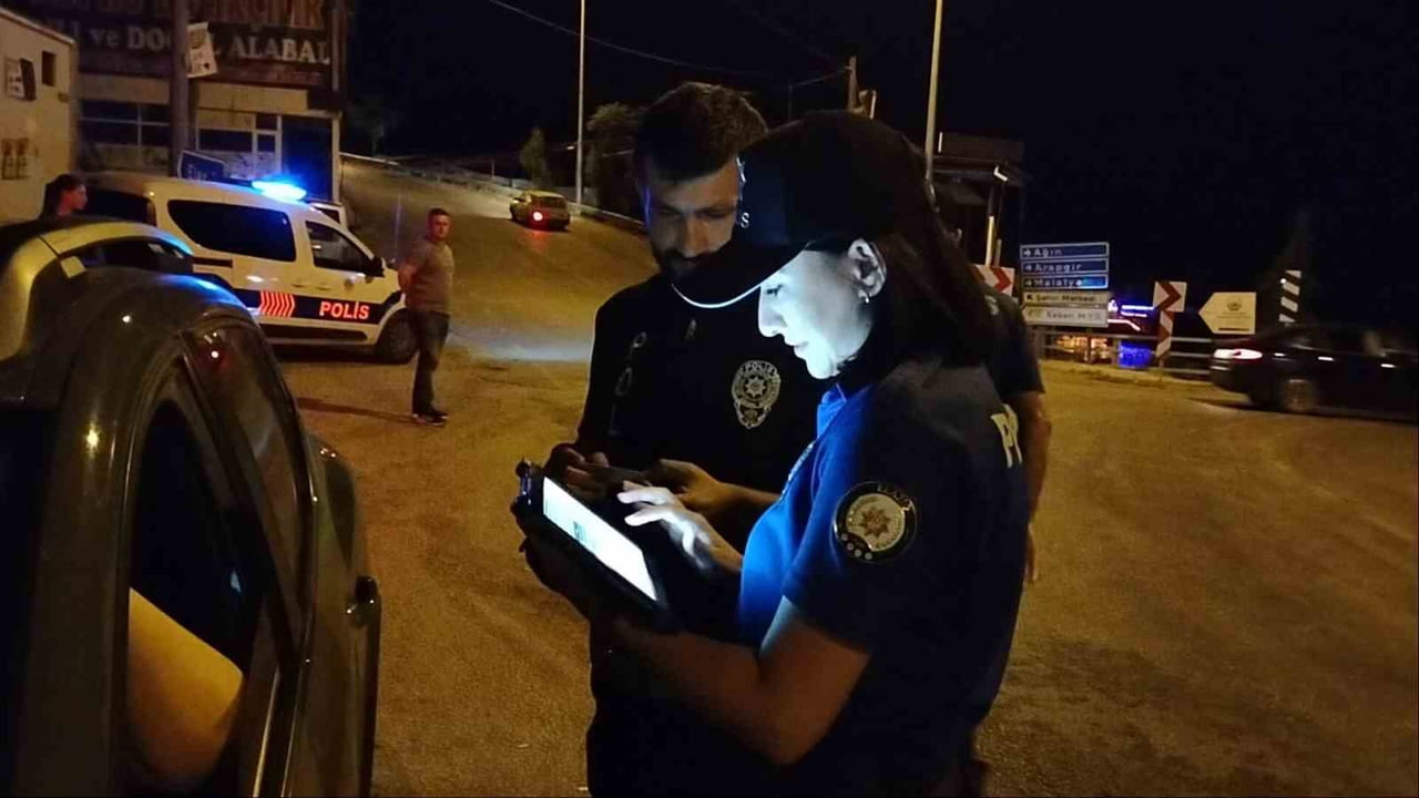 ELAZIĞ’IN KEBAN İLÇESİNDE HUZUR UYGULAMASI YAPILIRKEN, YAPILAN DENETİMLER VE BİLGİLENDİRMELER...