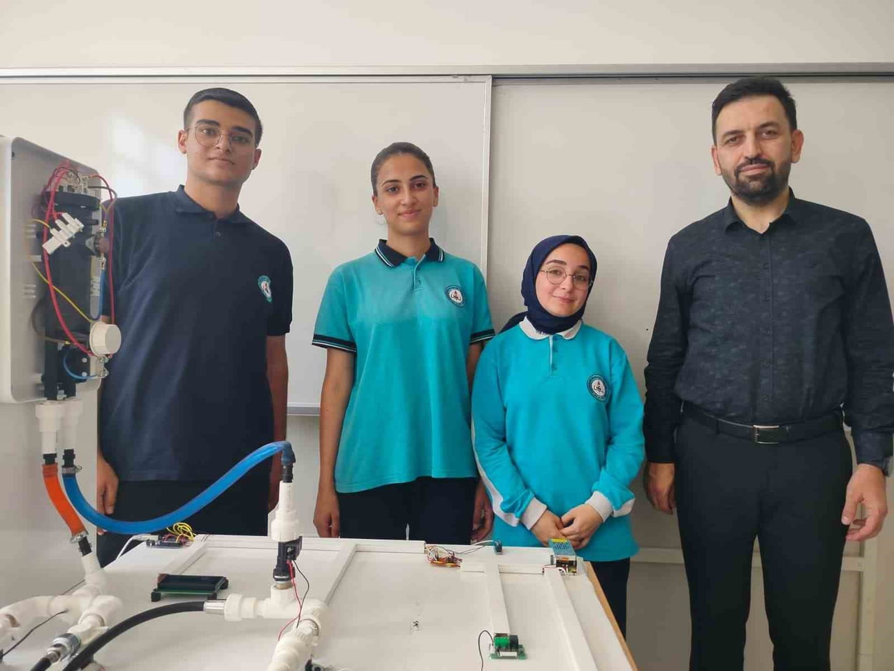 ELAZIĞ’IN KEBAN İLÇESİNDE ÖĞRENCİLERİN SU İSRAFI VE ENERJİ KAYBINI ÖNLEMEK AMACIYLA GELİŞTİRDİĞİ...