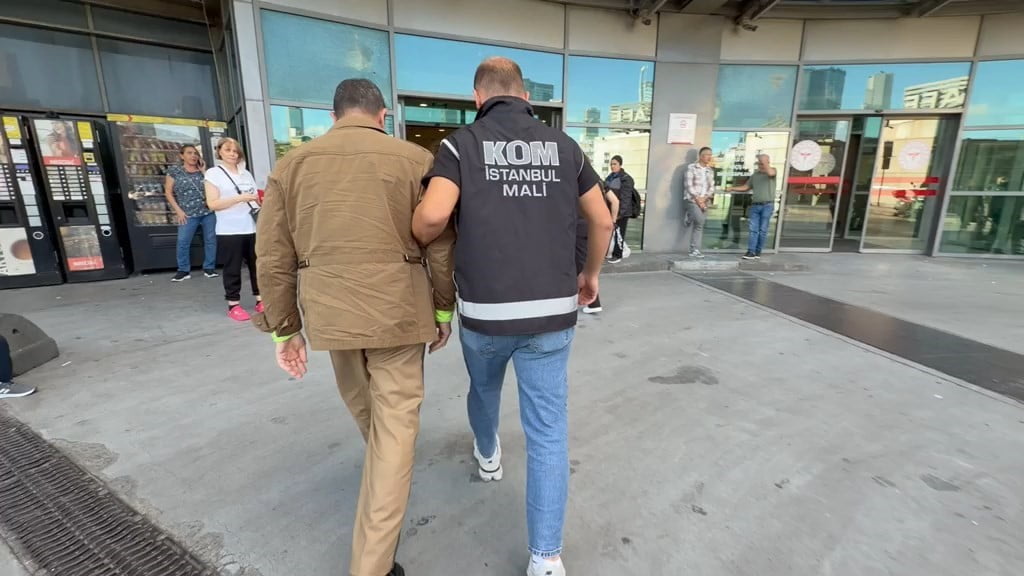 EMRE ALKİN'İN GÜVENLİK GÜÇLERİNCE GÖZALTINA ALINDIĞI ANLARA İLİŞKİN GÖRÜNTÜLER ORTAYA...