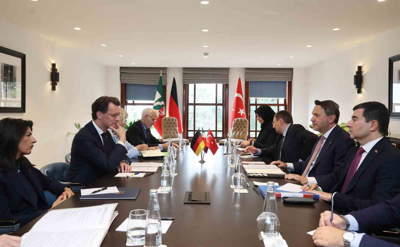ENERJİ VE TABİİ KAYNAKLAR BAKANI ALPARSLAN BAYRAKTAR VE KUZEY REN-VESTFALYA EYALETİ BAŞBAKANI...
