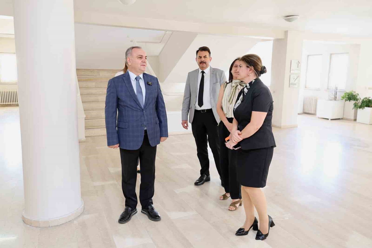 ERCİYES ÜNİVERSİTESİ (ERÜ) REKTÖRÜ PROF. DR. FATİH ALTUN; MİMARLIK FAKÜLTESİ’NDE TAMAMLANAN...