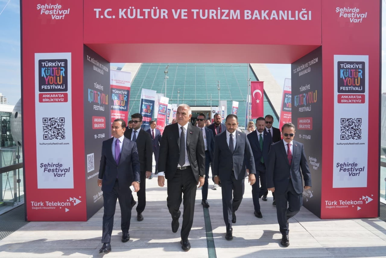 ERSOY, PROGRAM KAPSAMINDA ‘ANKARA RESİMLENİYOR', ‘GENÇ SANAT: 7. AFİŞ TASARIM YARIŞMASI'...