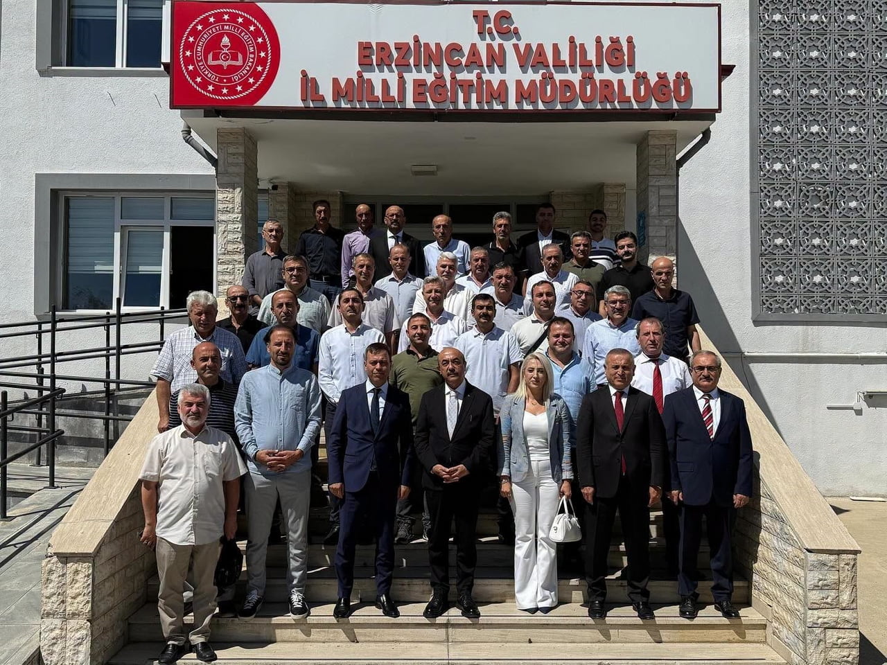 ERZİNCAN'DA İLKOKUL MÜDÜRLERİYLE YENİ EĞİTİM ÖĞRETİM YILI TOPLANTISI YAPILDI