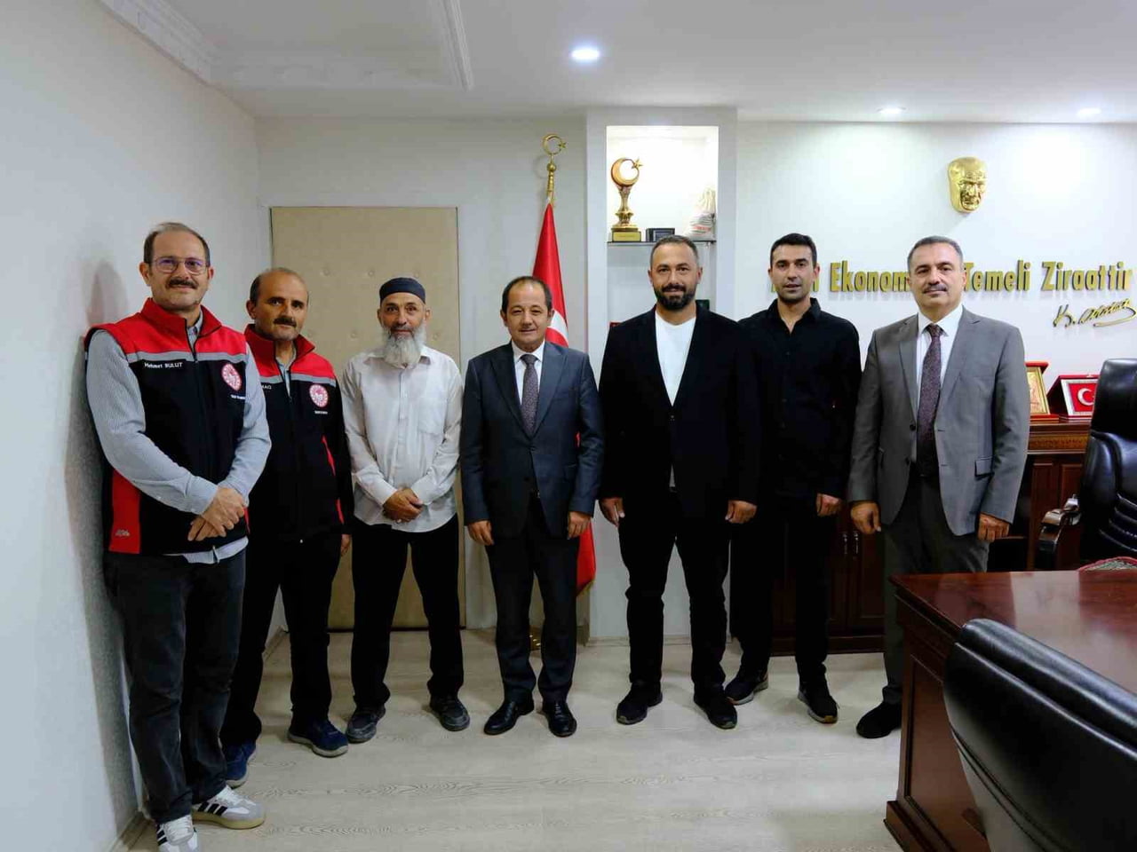 ERZİNCAN’DA HİBE ALMAYA HAK KAZANAN ÜRETİCİLER, İL TARIM VE ORMAN MÜDÜRÜ ALPER KOÇAKER İLE HİBE...