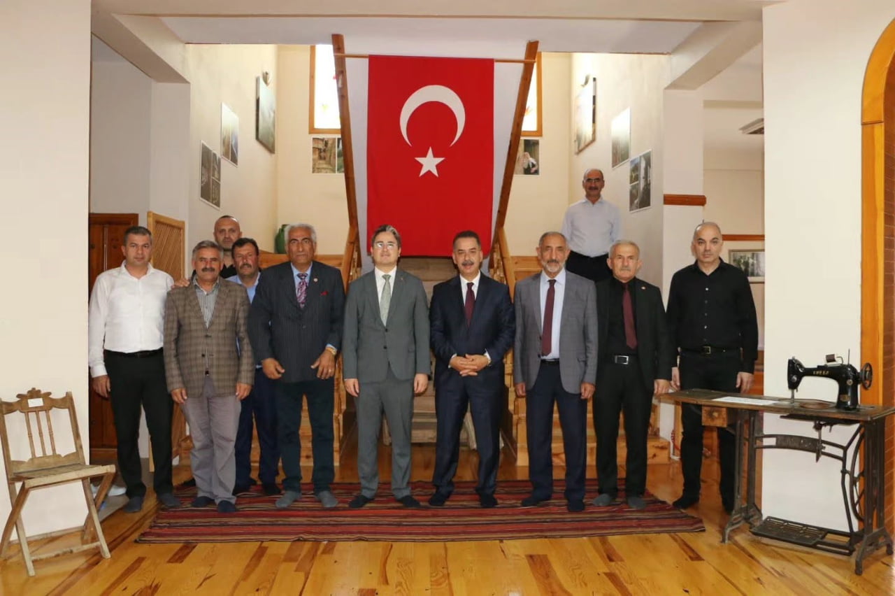 ERZİNCAN İL GENEL MECLİSİ BAŞKANI MEHMET CAVİT ŞİRECİ VE BERABERİNDEKİ MECLİS ÜYELERİ, KEMALİYE...