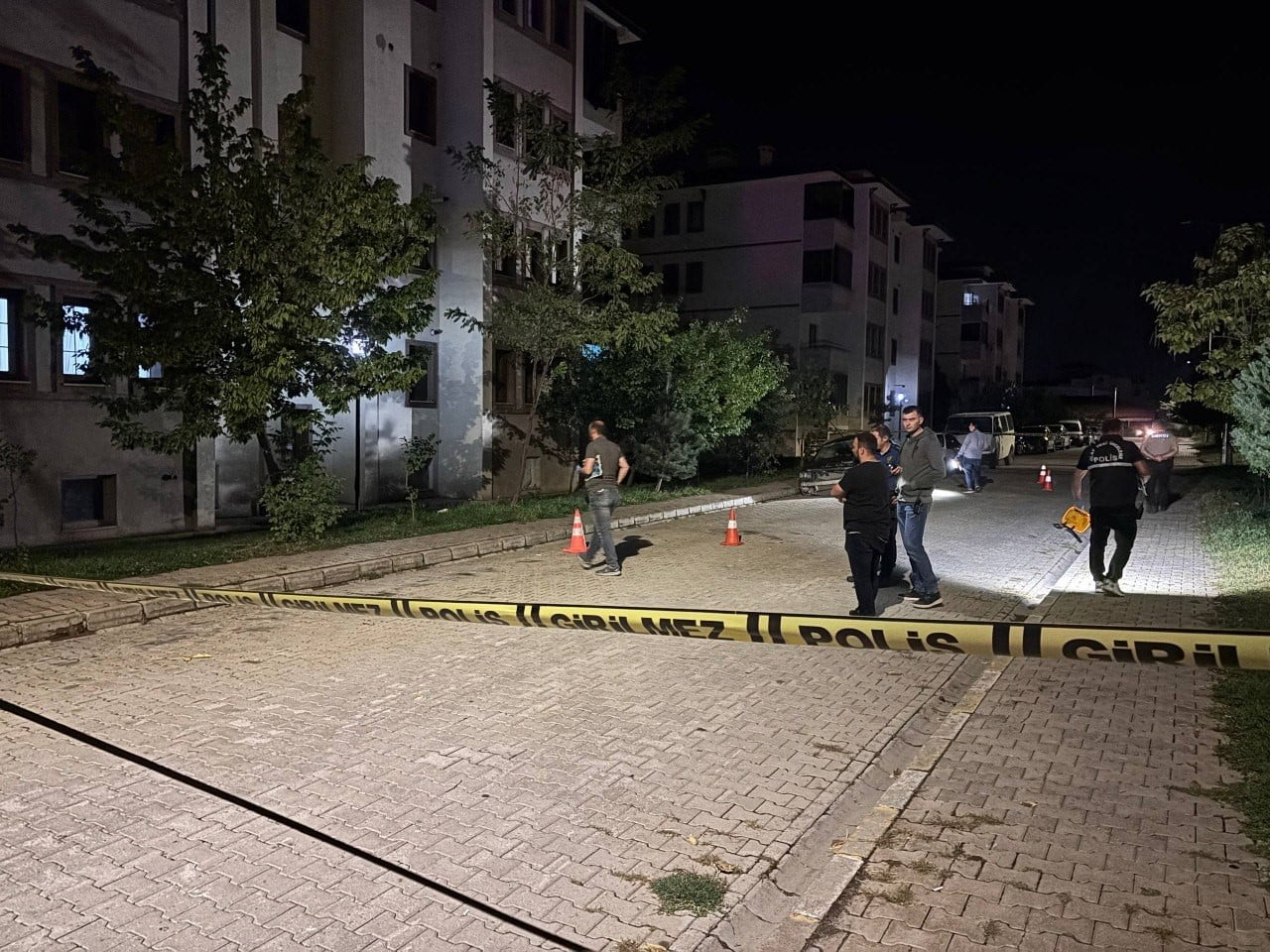 ERZİNCAN’IN MUNZUR MAHALLESİ’NDE BİR EVE SİLAHLA ATEŞ EDİLMESİ SONUCU MADDİ HASAR OLUŞTU, OLAYLA...