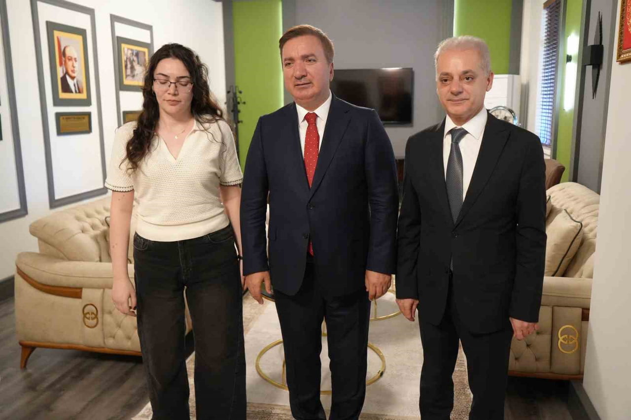 ERZİNCAN VALİSİ HAMZA AYDOĞDU, 2023 YILINDA MERSİN'DE ÜNİVERSİTE ÖĞRENCİSİYKEN HASTANEDE GÖREVLİ...