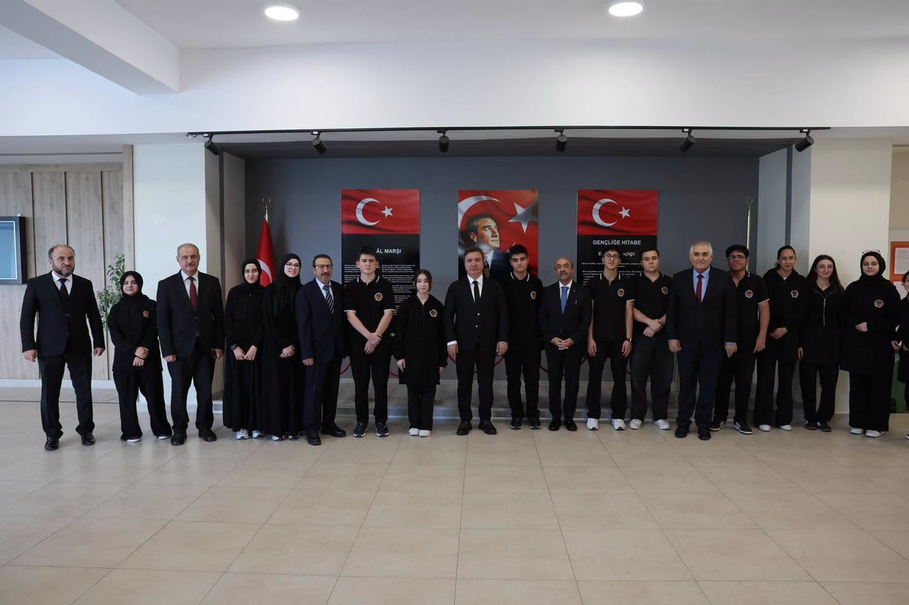 ERZİNCAN VALİSİ HAMZA AYDOĞDU, ELAATTİN ELMAS ANADOLU İMAM HATİP LİSESİNİ ZİYARET EDEREK ÖĞRETMEN...