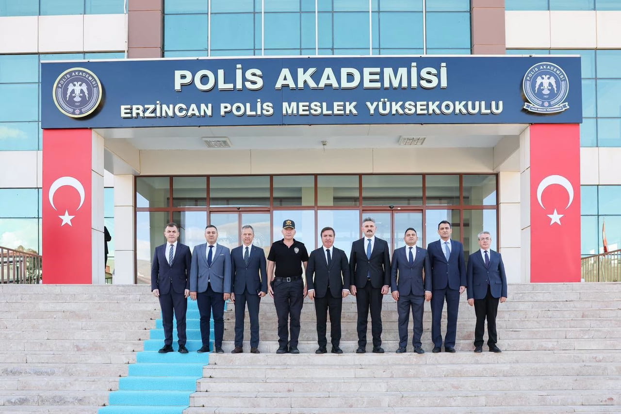ERZİNCAN VALİSİ HAMZA AYDOĞDU, İL EMNİYET MÜDÜRLÜĞÜ GÖREVİNE ATANAN ESAT FERYADİ DOKÖZ’E İADE-İ...