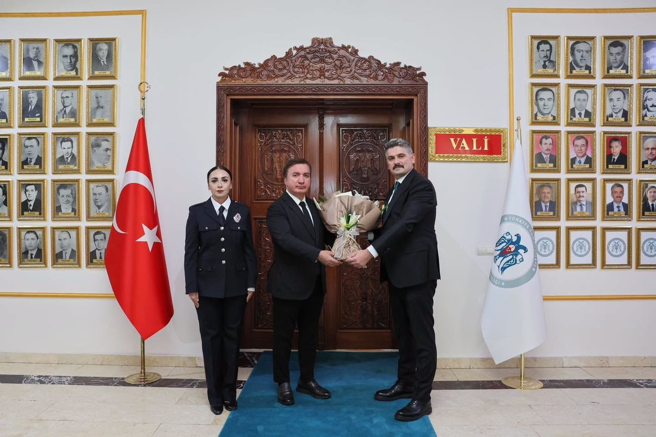 ERZİNCAN VALİSİ HAMZA AYDOĞDU, KENTTE GÖREVİNE BAŞLAYAN İL EMNİYET MÜDÜRÜ ESAT FERYADİ DOKÖZ’Ü...