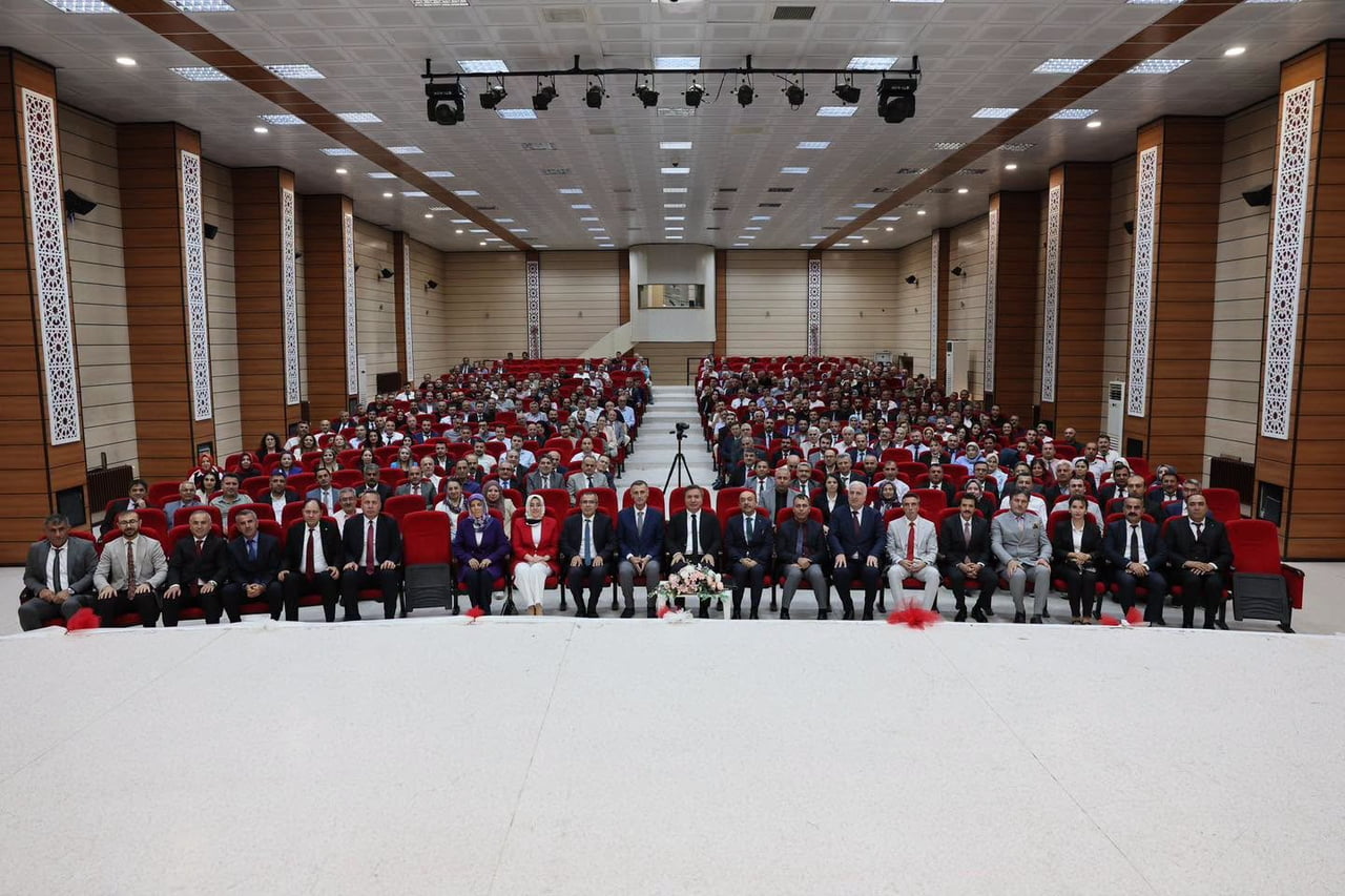 ERZİNCAN VALİSİ HAMZA AYDOĞDU, YENİ EĞİTİM-ÖĞRETİM YILI ÖNCESİNDE KENTTE GÖREV YAPAN EĞİTİM...