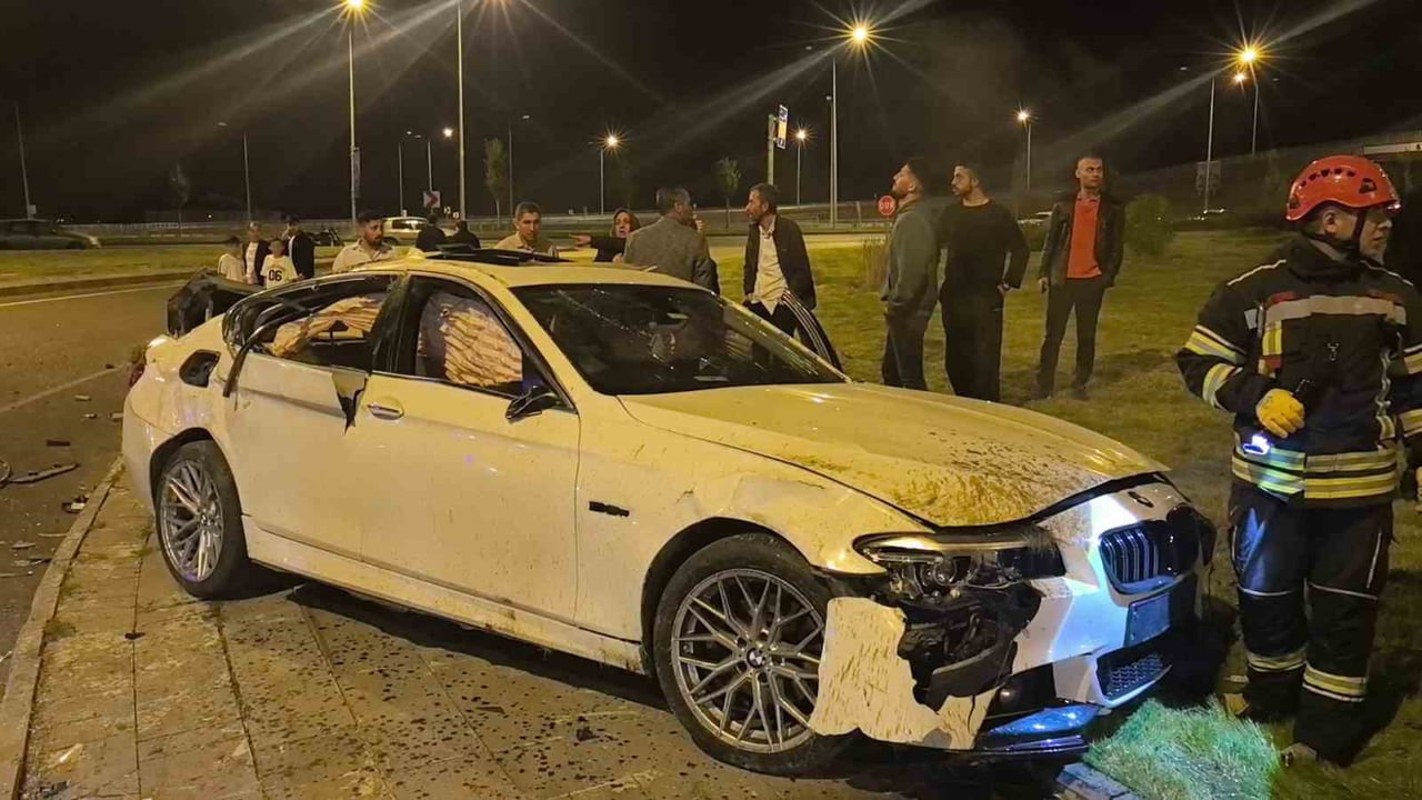 ERZURUM'UN PALANDÖKEN İLÇESİNDE İKİ ARACIN ÇARPIŞMASI SONUCU MEYDANA GELEN TRAFİK KAZASINDA 2 KİŞİ...