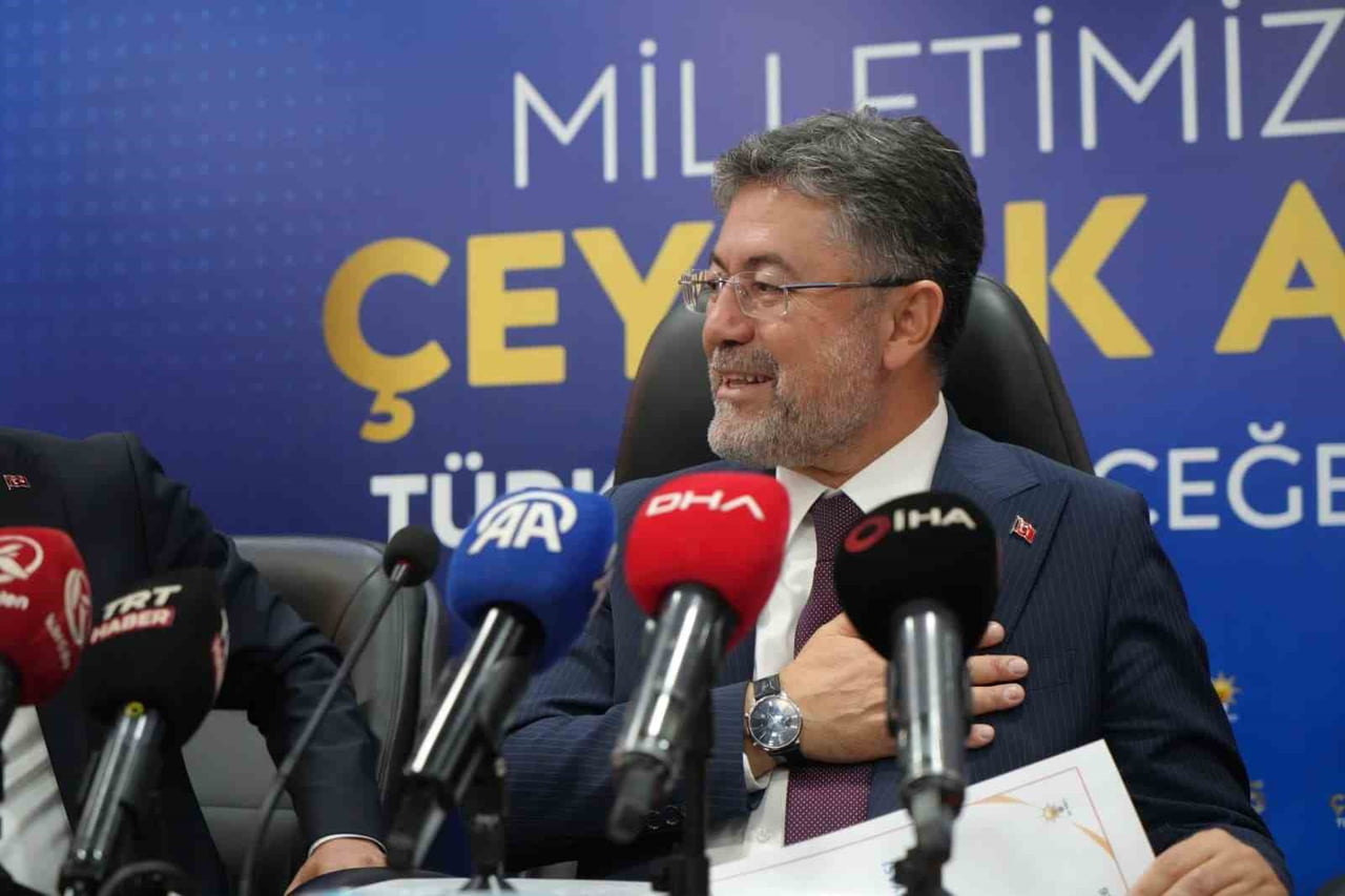 ERZURUM’A GELEN TARIM VE ORMAN BAKANI İBRAHİM YUMAKLI, AK PARTİ ERZURUM İL BAŞKANLIĞI’NI ZİYARET...