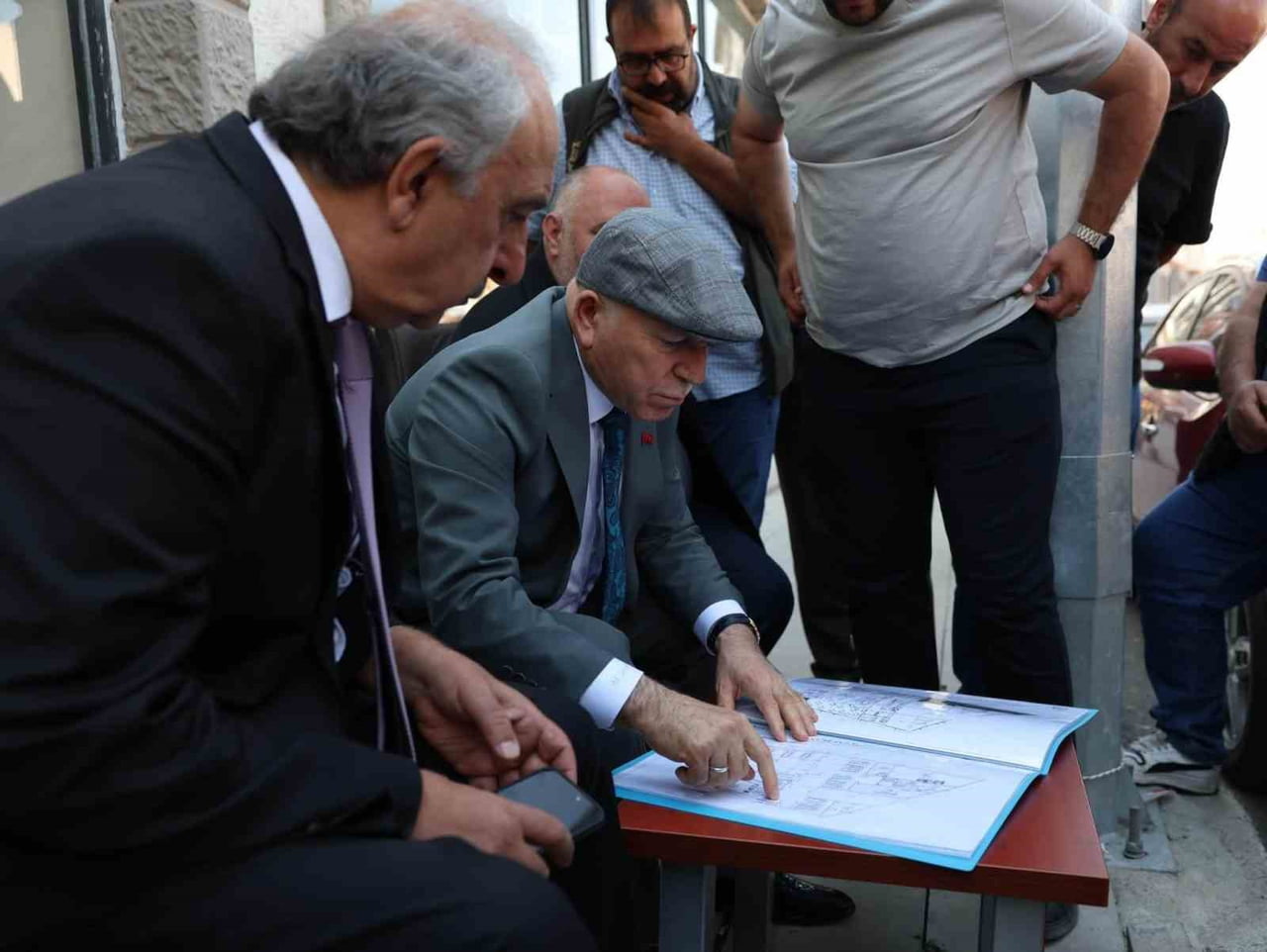 ERZURUM BÜYÜKŞEHİR BELEDİYE BAŞKANI MEHMET SEKMEN, MUMCU MAHALLESİ’NDE VATANDAŞLARLA BİR ARAYA...