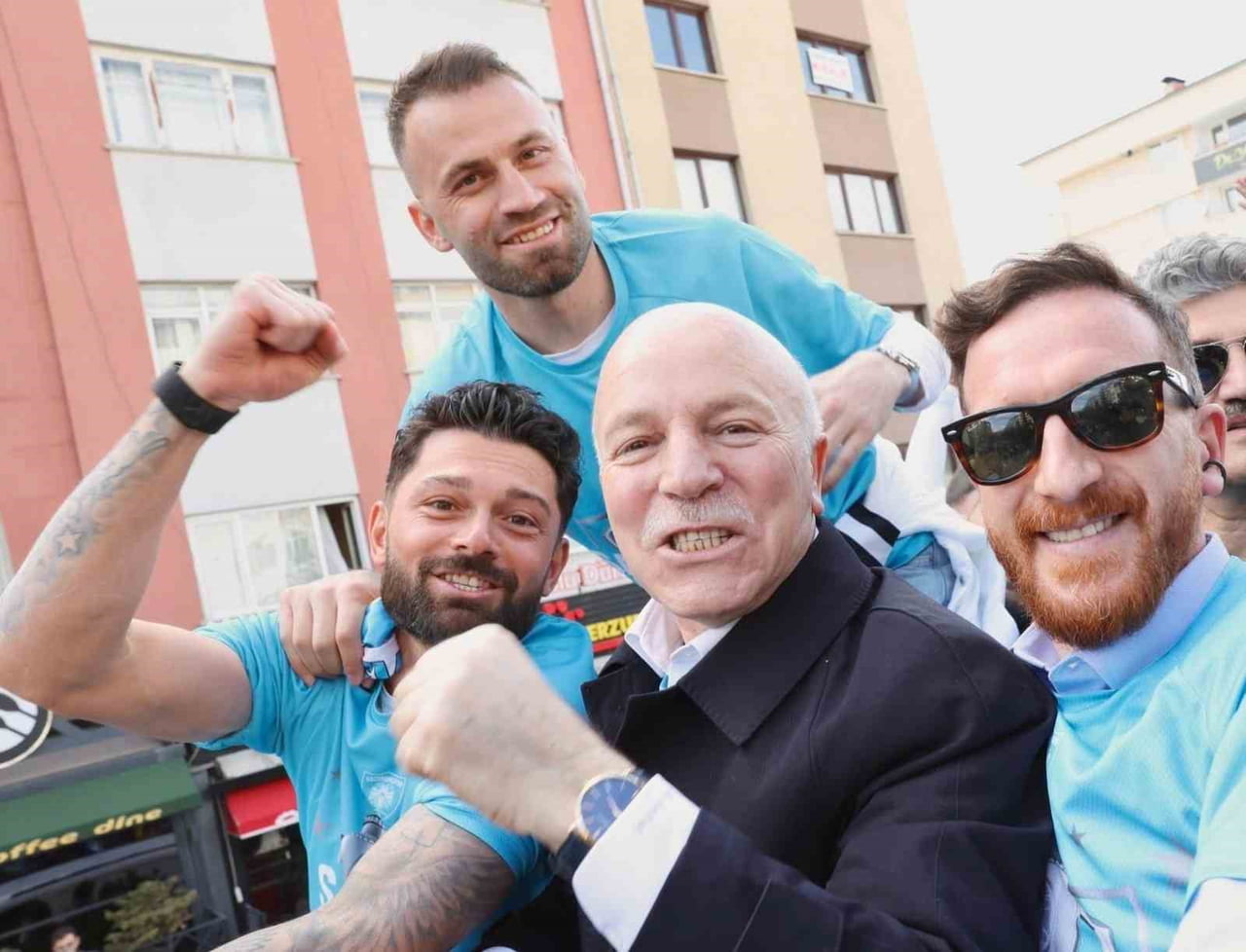 ERZURUM BÜYÜKŞEHİR BELEDİYE BAŞKANI MEHMET SEKMEN, SÜPER LİG’DE MÜCADELE EDEN ERZURUMSPOR’A...