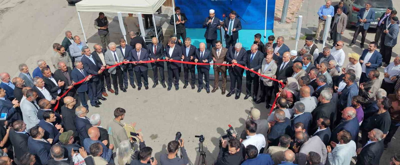 ERZURUM BÜYÜKŞEHİR BELEDİYESİ, ÇAT İLÇESİNDE HAYATA GEÇEN YATIRIMLARINI DÜZENLEDİĞİ TÖRENLE...