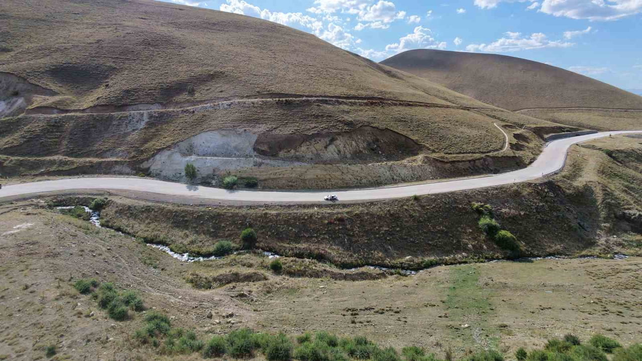 ERZURUM’DA, ARAÇLARIN MOTORU ÇALIŞMADAN VE VİTES BOŞTAYKEN YOKUŞ YUKARI HAREKET ETTİĞİ YAKLAŞIK...
