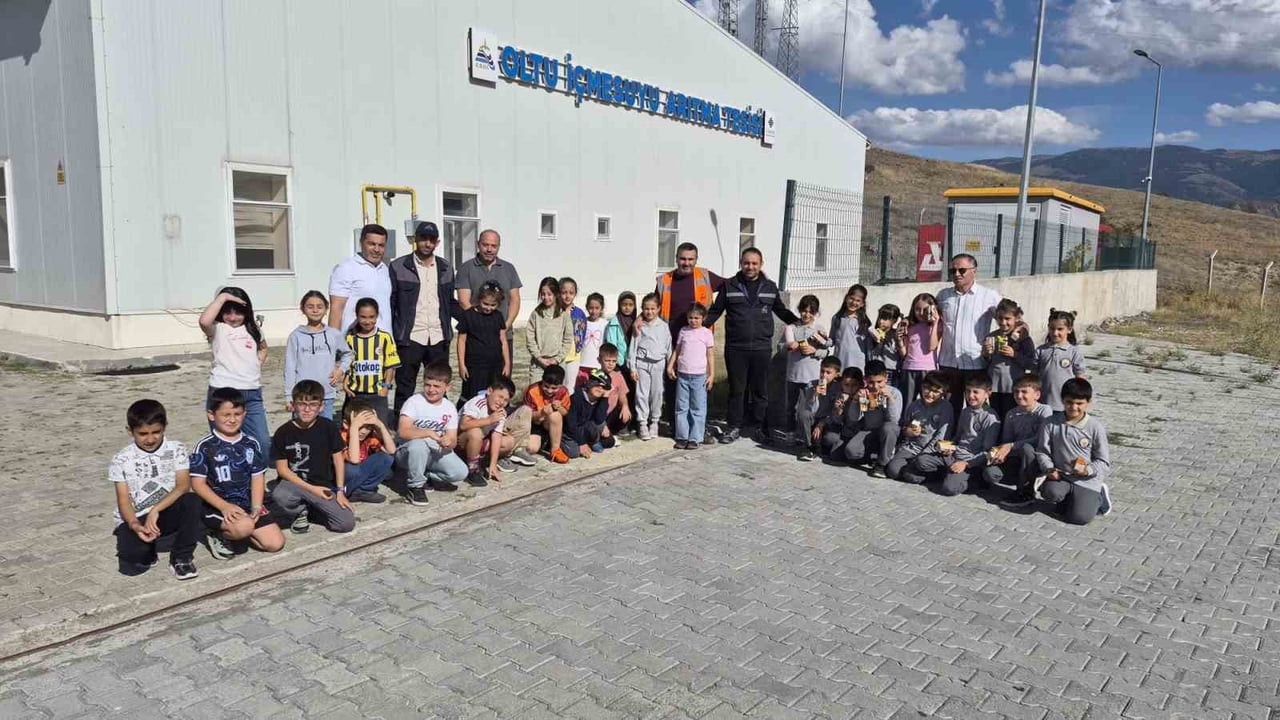 ERZURUM’DA İLKOKUL ÖĞRENCİLERİ, SUYUN ARITILMA AŞAMALARINI YERİNDE GÖRMEK VE SU TASARRUFU...