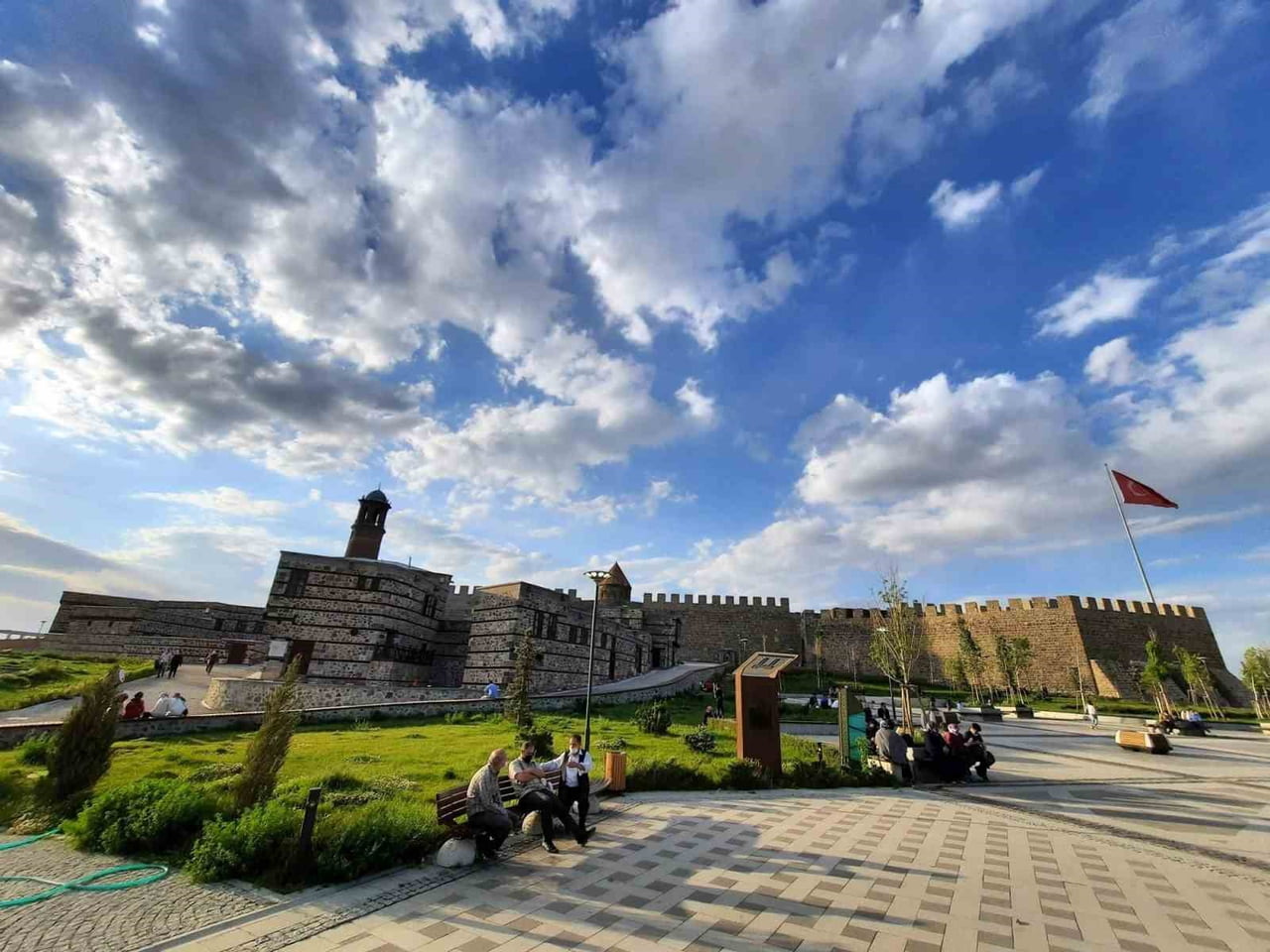 ERZURUM’DA KÜLTÜR VE TURİZM BAKANLIĞINA BAĞLI MÜZE VE ÖREN YERLERİNİ 2025 YILINDA 320 BİN 522 KİŞİ...
