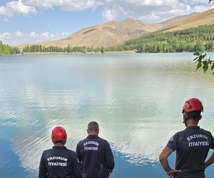 ERZURUM’DA TEKE DERESİ GÖLETİ’NE GİREN MUSTAFA ÇETİN İSİMLİ ŞAHIS BOĞULARAK HAYATINI...