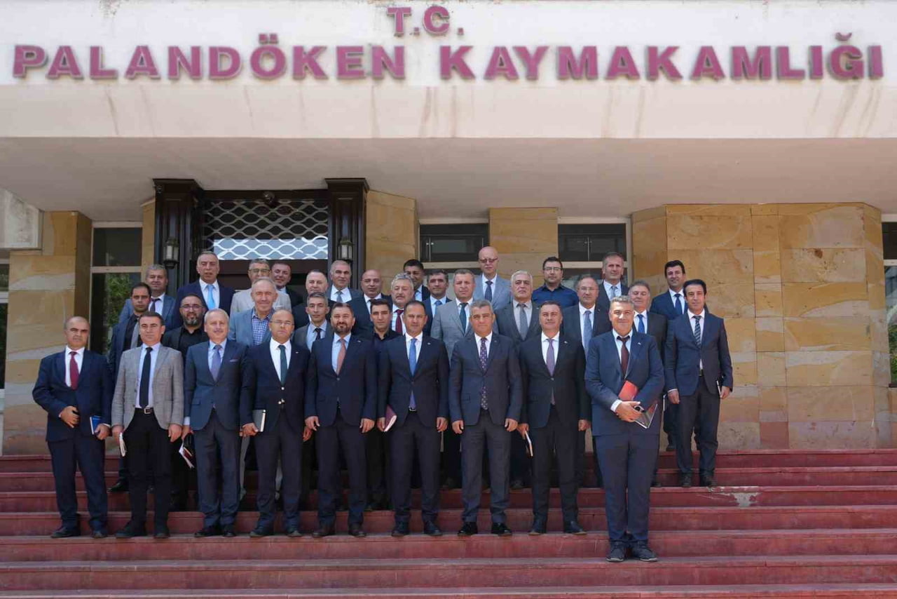 ERZURUM İL MİLLÎ EĞİTİM MÜDÜRÜ SÜLEYMAN EKİCİ BAŞKANLIĞINDA, PALANDÖKEN KAYMAKAMLIĞI TOPLANTI...