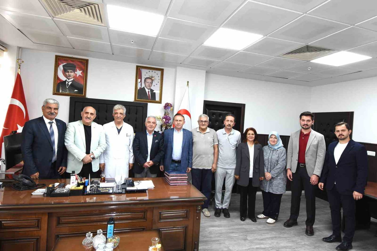ERZURUM KENT KONSEYİ BAŞKANI HÜSEYİN TANFER VE YÜRÜTME KURULU ÜYELERİ, ATATÜRK ÜNİVERSİTESİ...