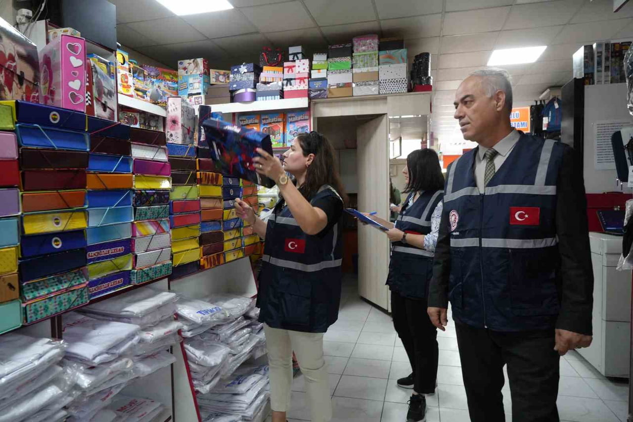 ERZURUM TİCARET İL MÜDÜRLÜĞÜ EKİPLERİ, YENİ EĞİTİM-ÖĞRETİM YILI ÖNCESİNDE KIRTASİYE ÜRÜNLERİNE...